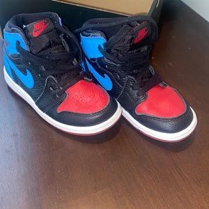 Toddler boy Jordan 1s size 9c. Good condition ❤️💙🖤